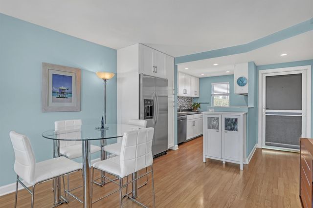 689 NE 6th Court 402, Boynton Beach, FL 33435