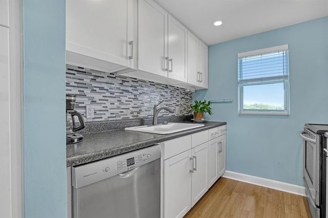 689 NE 6th Court 402, Boynton Beach, FL 33435