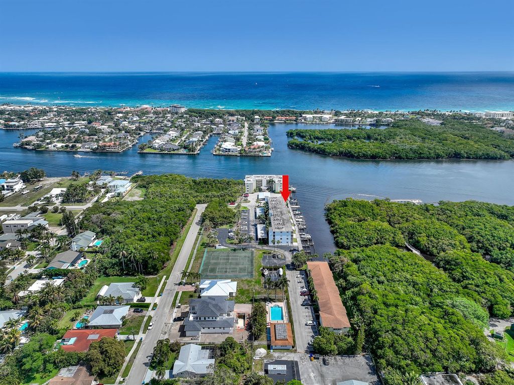 689 NE 6th Court 402, Boynton Beach, FL 33435