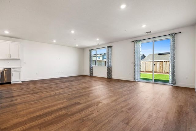 2209 Greenhorn Rd, Patterson, CA 95363