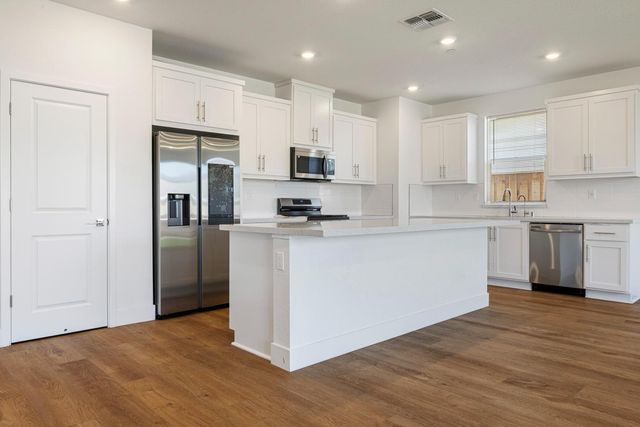 2209 Greenhorn Rd, Patterson, CA 95363