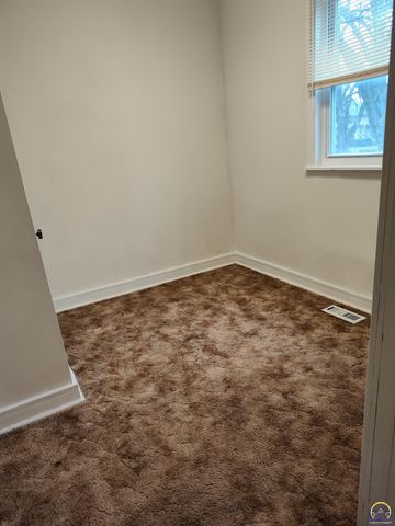 215 New Jersey AVE, Holton, KS 66436