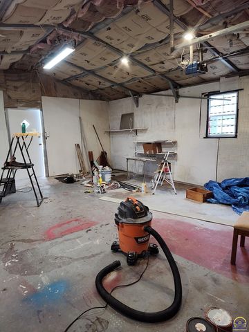 215 New Jersey AVE, Holton, KS 66436