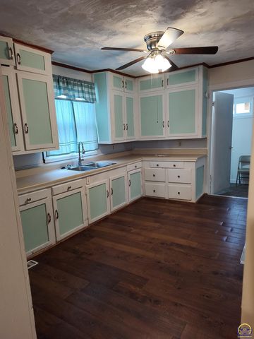 215 New Jersey AVE, Holton, KS 66436