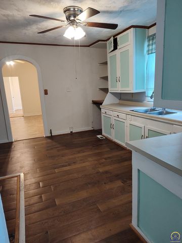 215 New Jersey AVE, Holton, KS 66436