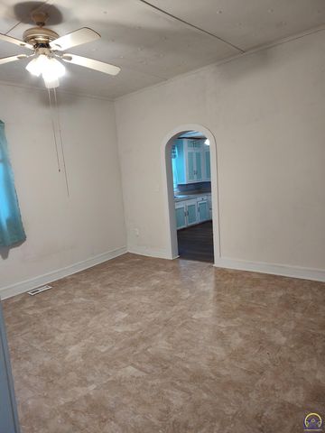 215 New Jersey AVE, Holton, KS 66436