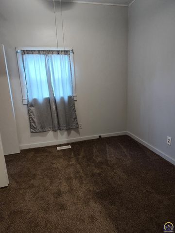 215 New Jersey AVE, Holton, KS 66436