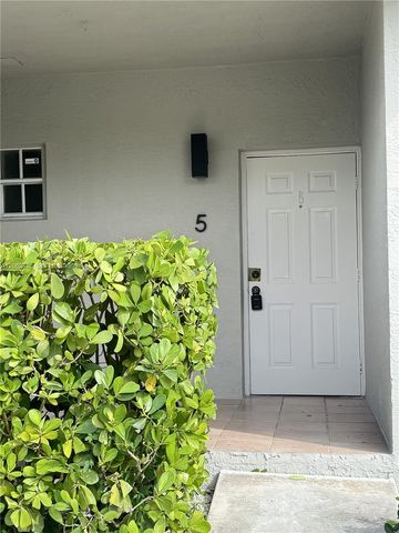 11810 NE 19th Dr 5, North Miami, FL 33181