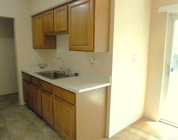 8192 Farnum Avenue, Warren, MI 48093