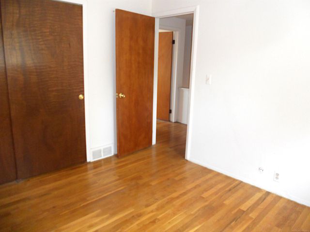 8192 Farnum Avenue, Warren, MI 48093