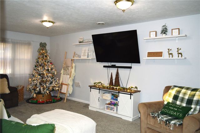 106 Meadowview Dr, Connoquenessing Twp, PA 16053