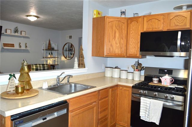 106 Meadowview Dr, Connoquenessing Twp, PA 16053