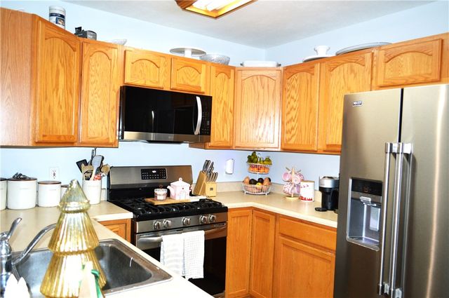 106 Meadowview Dr, Connoquenessing Twp, PA 16053