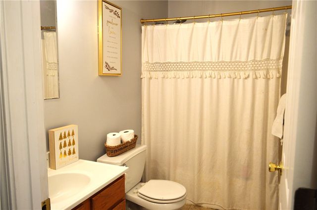 106 Meadowview Dr, Connoquenessing Twp, PA 16053