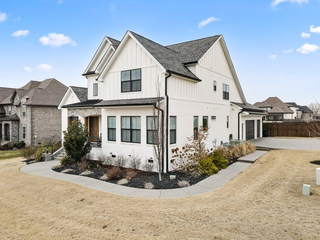 1322 Rothmon Blvd, Mount Juliet, TN 37122