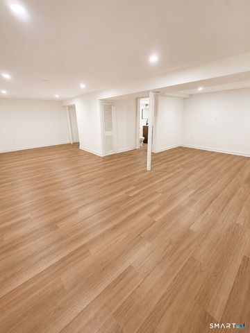11 Flaum Drive, West Haven, CT 06516