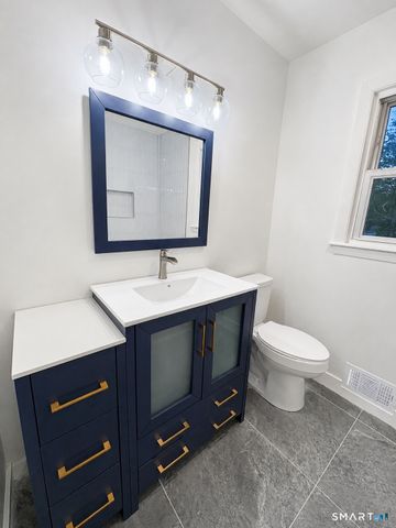 11 Flaum Drive, West Haven, CT 06516