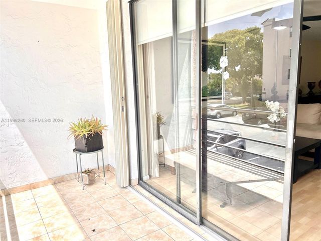 2841 Somerset Dr 215, Lauderdale Lakes, FL 33311