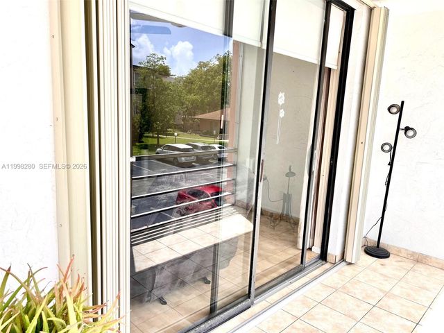 2841 Somerset Dr 215, Lauderdale Lakes, FL 33311