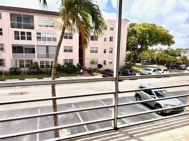 2841 Somerset Dr 215, Lauderdale Lakes, FL 33311