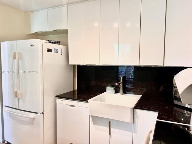 2841 Somerset Dr 215, Lauderdale Lakes, FL 33311