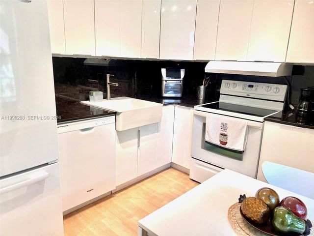 2841 Somerset Dr 215, Lauderdale Lakes, FL 33311