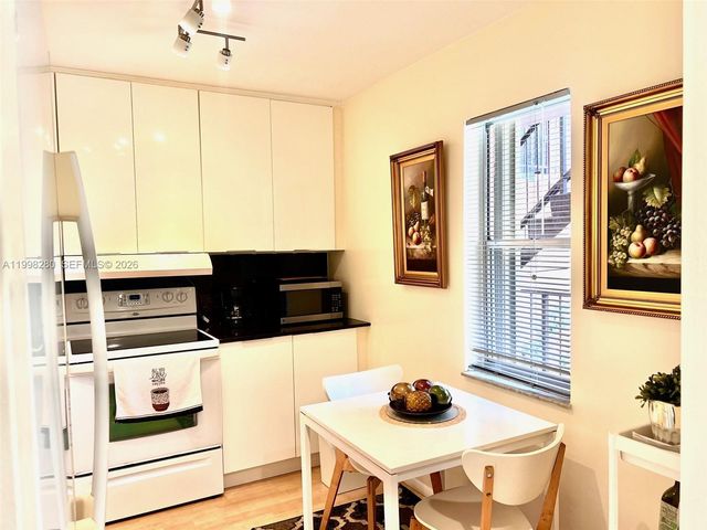 2841 Somerset Dr 215, Lauderdale Lakes, FL 33311