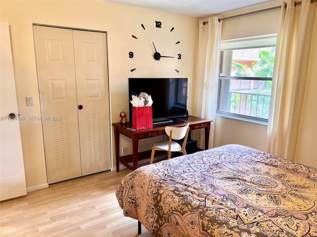 2841 Somerset Dr 215, Lauderdale Lakes, FL 33311