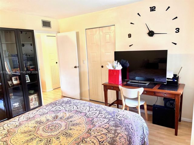 2841 Somerset Dr 215, Lauderdale Lakes, FL 33311