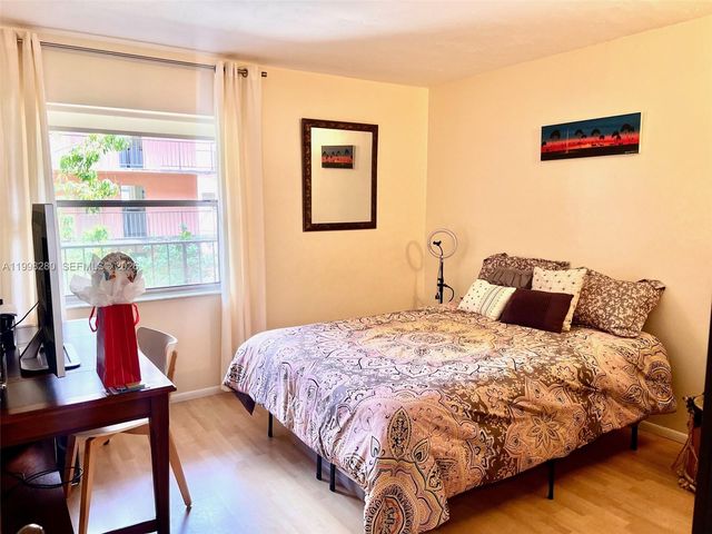 2841 Somerset Dr 215, Lauderdale Lakes, FL 33311