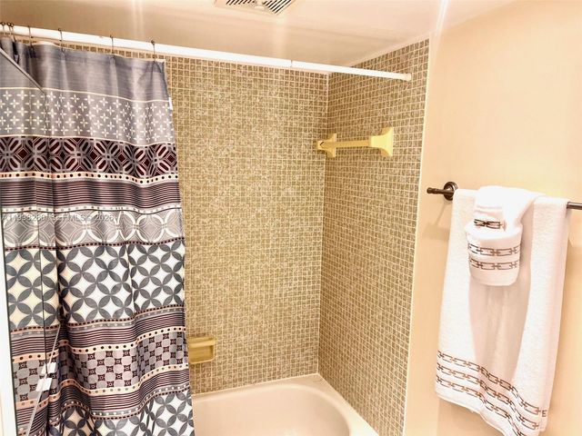 2841 Somerset Dr 215, Lauderdale Lakes, FL 33311