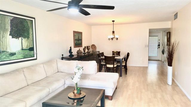 2841 Somerset Dr 215, Lauderdale Lakes, FL 33311