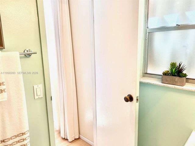 2841 Somerset Dr 215, Lauderdale Lakes, FL 33311