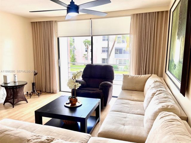 2841 Somerset Dr 215, Lauderdale Lakes, FL 33311