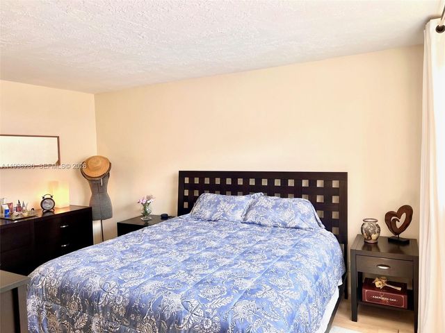 2841 Somerset Dr 215, Lauderdale Lakes, FL 33311