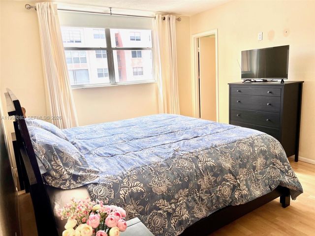 2841 Somerset Dr 215, Lauderdale Lakes, FL 33311