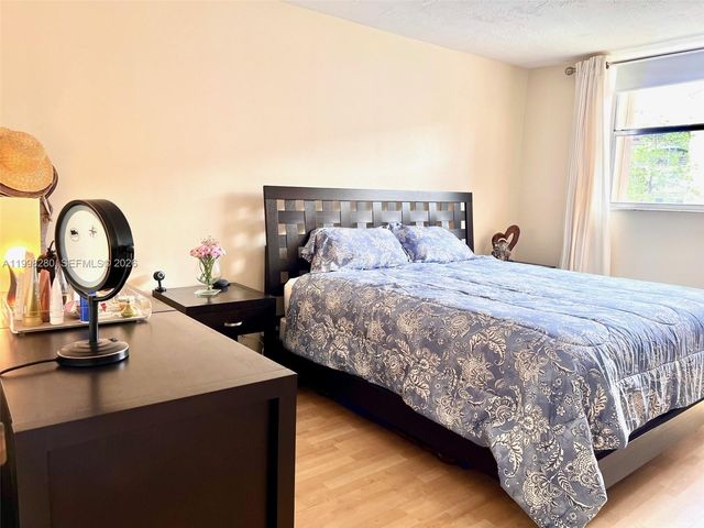 2841 Somerset Dr 215, Lauderdale Lakes, FL 33311