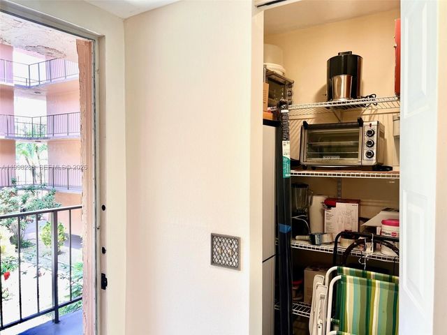 2841 Somerset Dr 215, Lauderdale Lakes, FL 33311