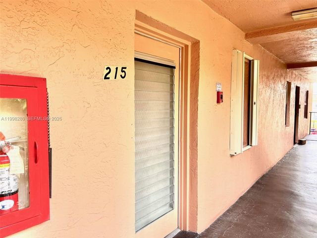 2841 Somerset Dr 215, Lauderdale Lakes, FL 33311