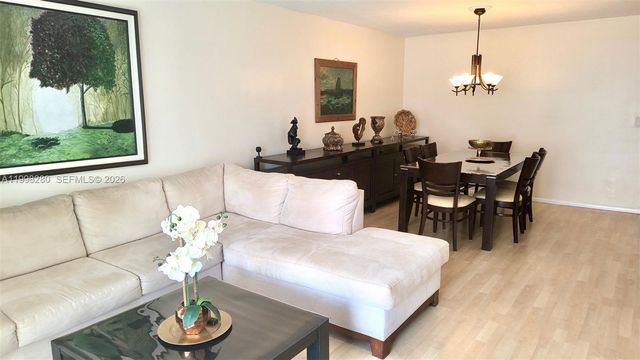 2841 Somerset Dr 215, Lauderdale Lakes, FL 33311