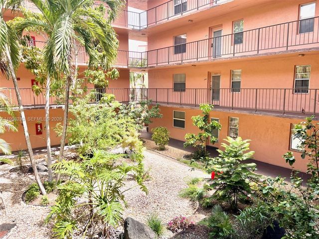 2841 Somerset Dr 215, Lauderdale Lakes, FL 33311