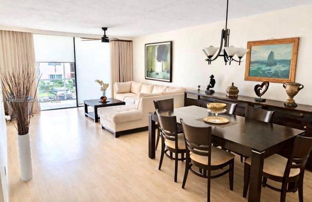 2841 Somerset Dr 215, Lauderdale Lakes, FL 33311