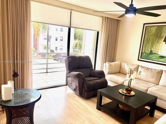 2841 Somerset Dr 215, Lauderdale Lakes, FL 33311