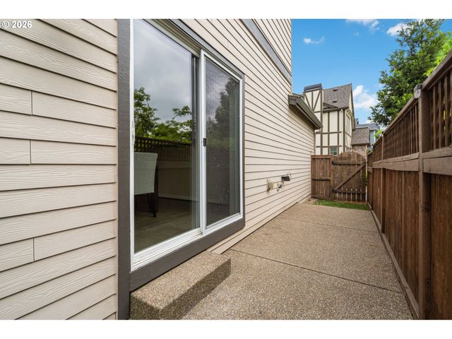 10883 Sw STOCKHOLM Dr, Wilsonville, OR 97070
