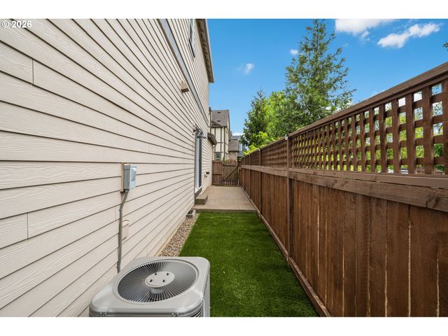 10883 Sw STOCKHOLM Dr, Wilsonville, OR 97070