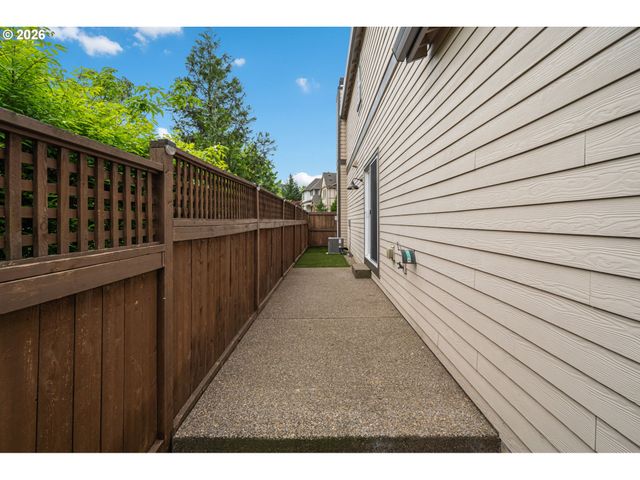 10883 Sw STOCKHOLM Dr, Wilsonville, OR 97070