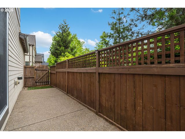 10883 Sw STOCKHOLM Dr, Wilsonville, OR 97070