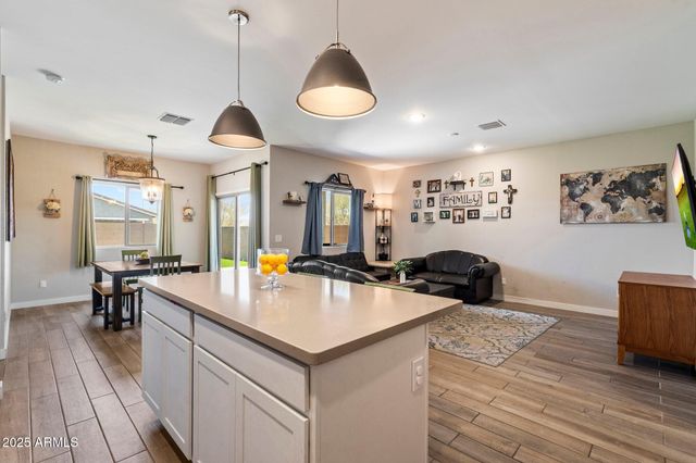 2753 E FOSSIL RIDGE Road, Phoenix, AZ 85050