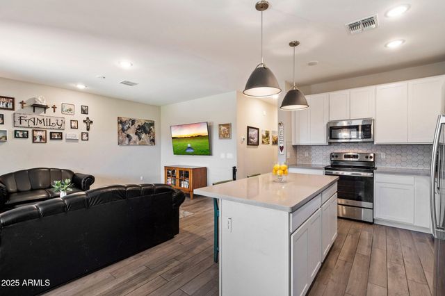 2753 E FOSSIL RIDGE Road, Phoenix, AZ 85050