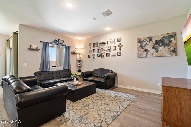 2753 E FOSSIL RIDGE Road, Phoenix, AZ 85050